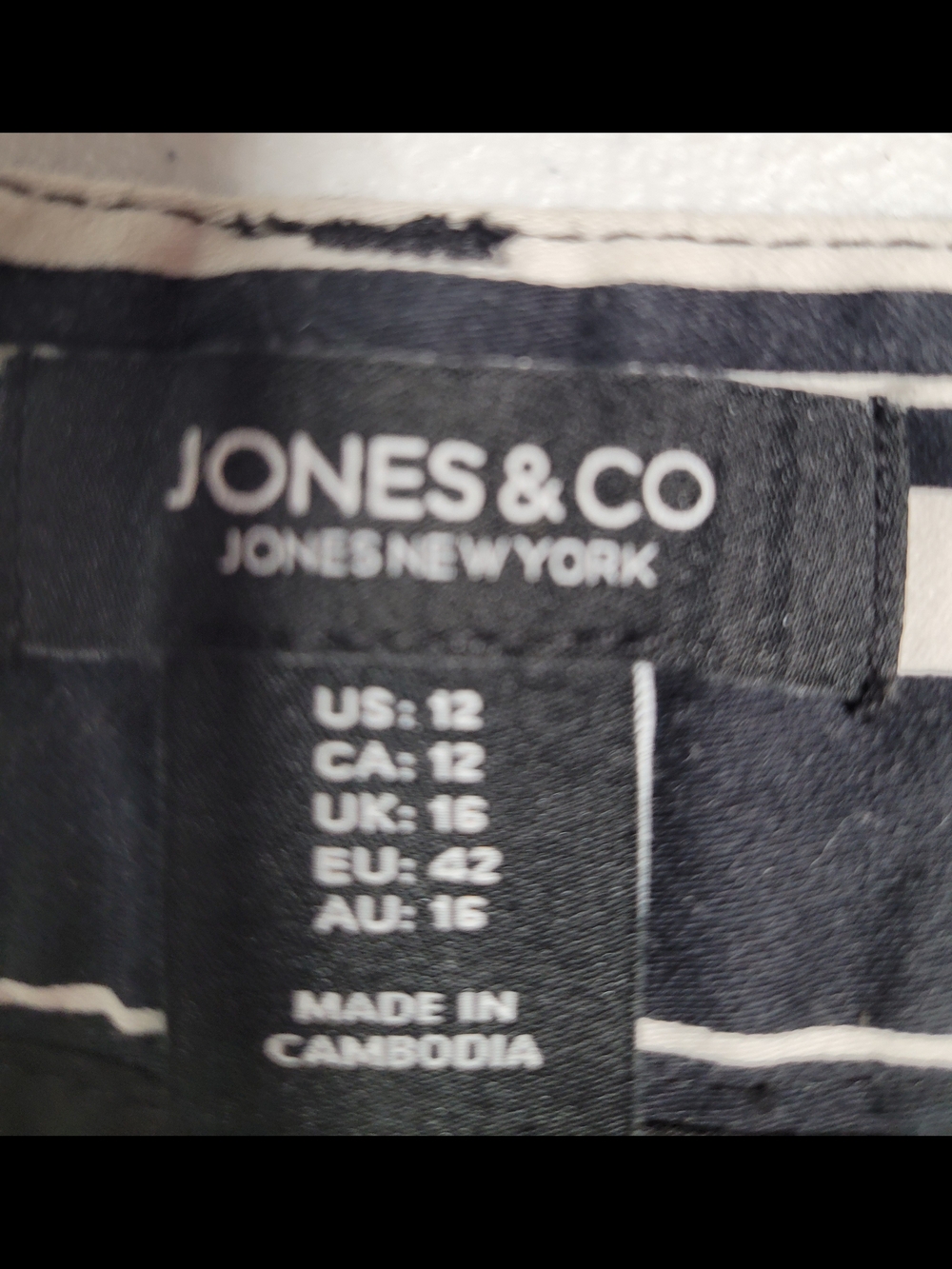 Jones New York Navy and White Vertical Stripe Flat-Front Shorts - Picture 2 of 3